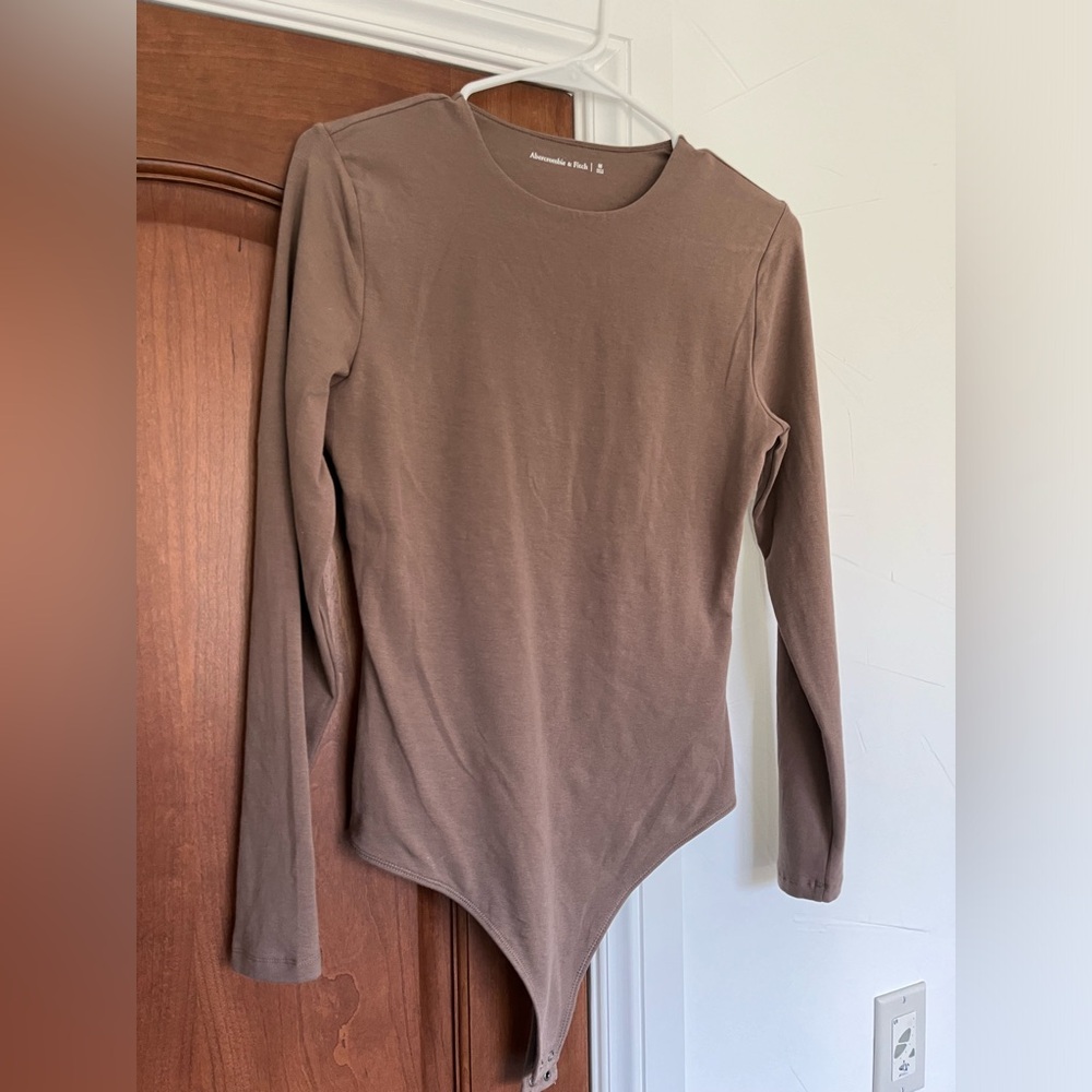 NWOT Abercrombie & Fitch Women's Seamless Fabric Crew Bodysuit - Brown / Tan